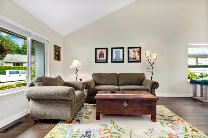 Beautiful living room with vaulted ceilings Beautiful living room with vaulted ceilings