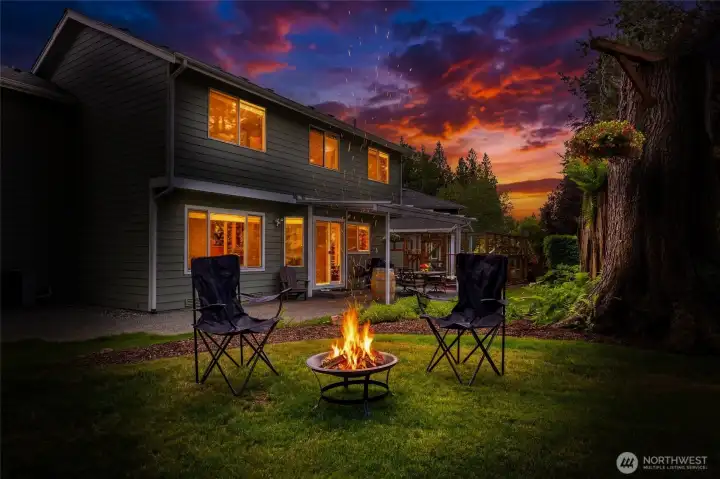 Tons of room for entertaining in this backyard Tons of room for entertaining in this backyard