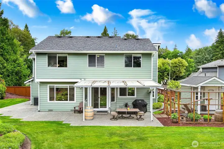 HUGE backyard overlooking a greenbelt. HUGE backyard overlooking a greenbelt.