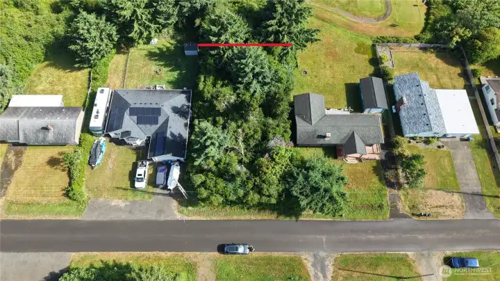 Vegetation and golf course behind back property line