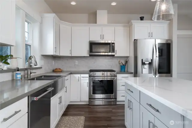 Another view looking into the kitchen.