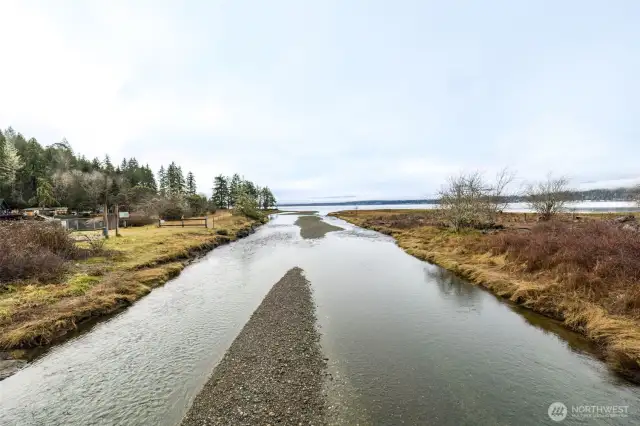 1000' +/- to Menard's Landing and a public boat launch.