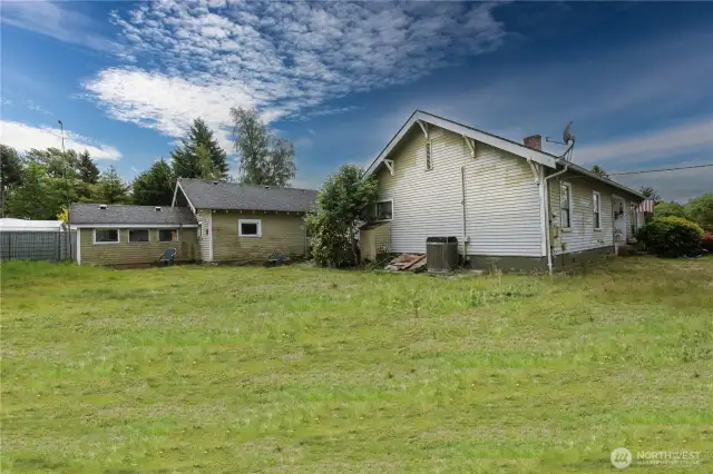 Large yard for guests and pets to enjoy