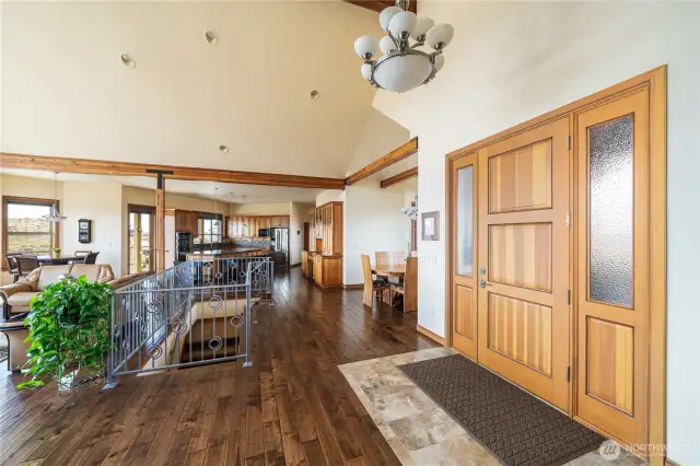 Entrance and mail floor