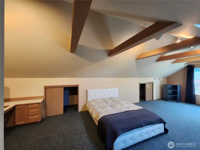 Bonus Room comes w/Bed