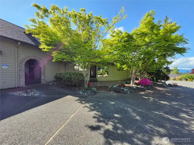Arch Breezeway between Garage & House