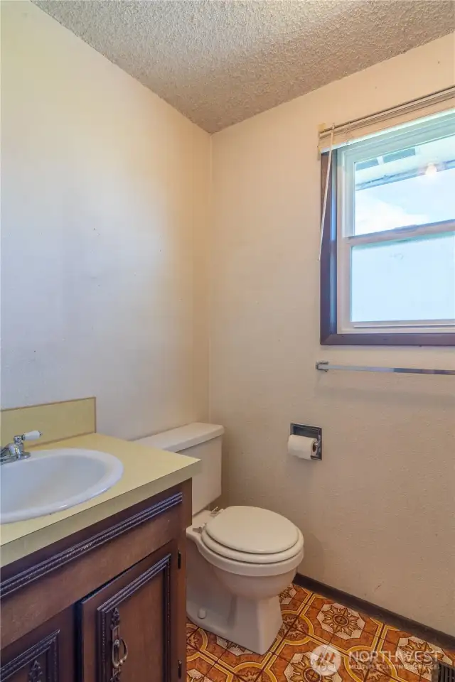 Half bath of Laundry Room