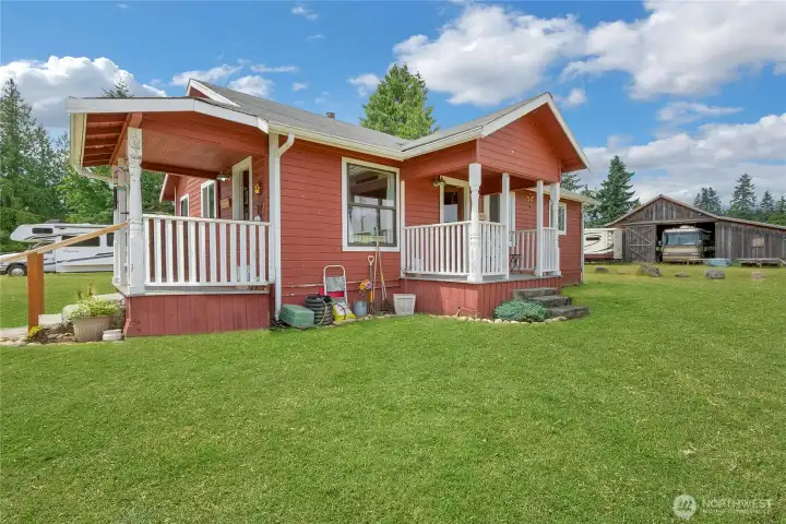 Adorable, 2 bedroom DADU with stunning view of Mt. Rainier