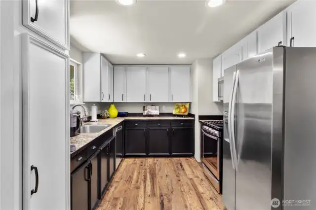 SPACIOUS KITCHEN - New SS Appliances and sink