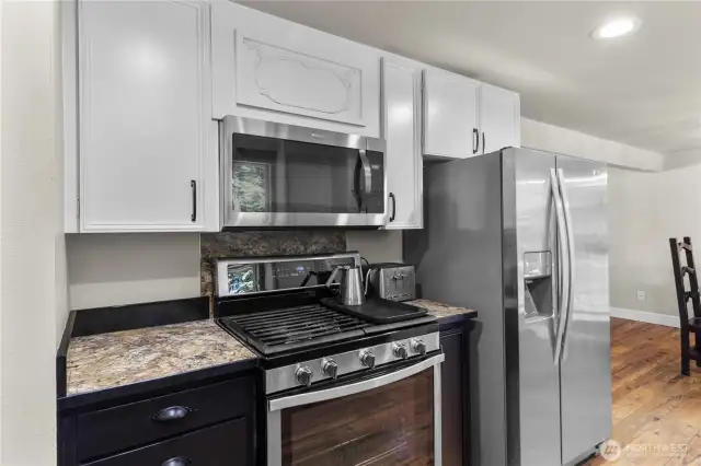 SS GAS RANGE, Microwave and SS Fridge