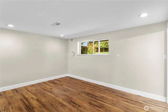 LOWER BONUS ROOM - Very Large!!!
