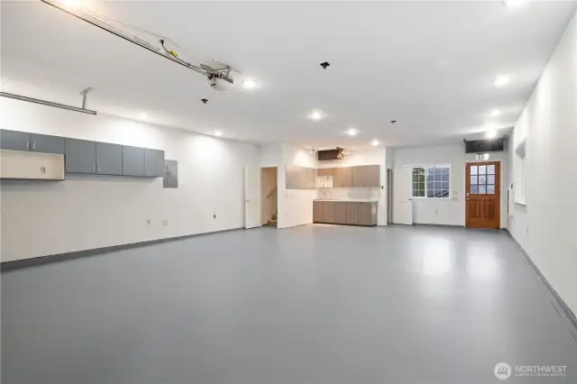24ft x 40ft, 4 car garage / shop space