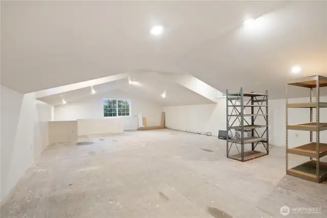 24ft x 40ft unfinished loft space above garage