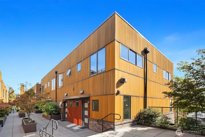Secure like a condominium should be and private like a townhouse.  The best of both here!
