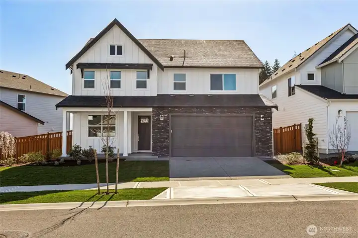 2822 D Elevation. Photos are of the actual home.