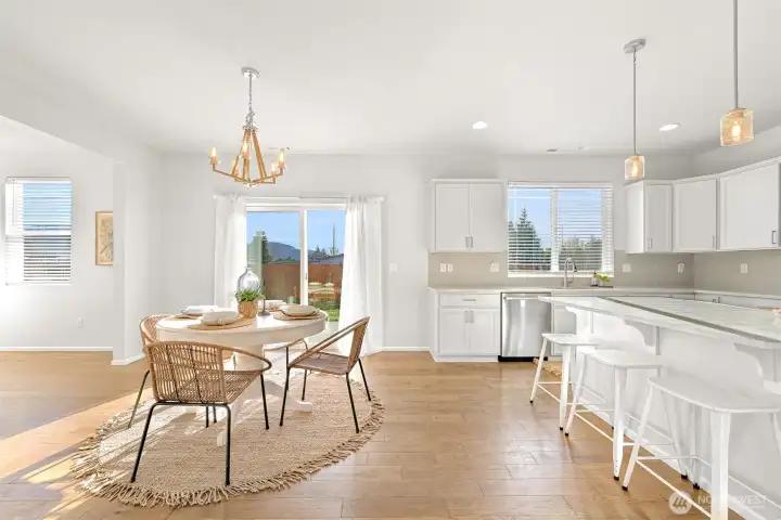 Kitchen dining at island