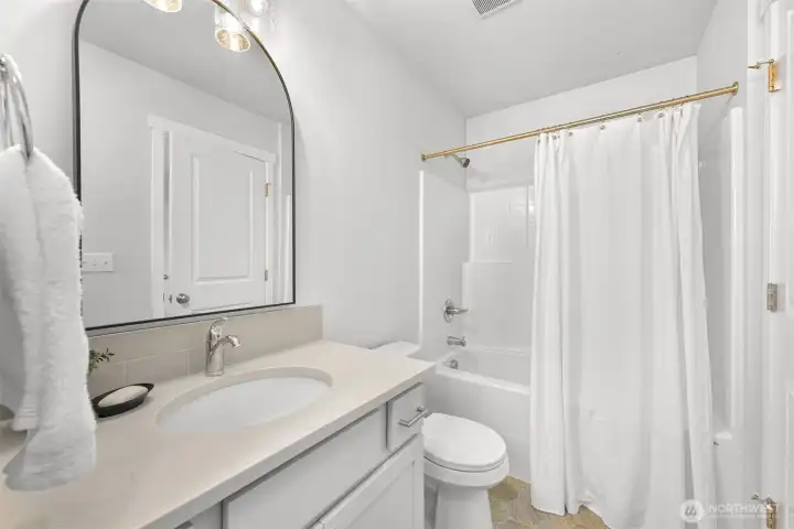 2nd ensuite bathroom