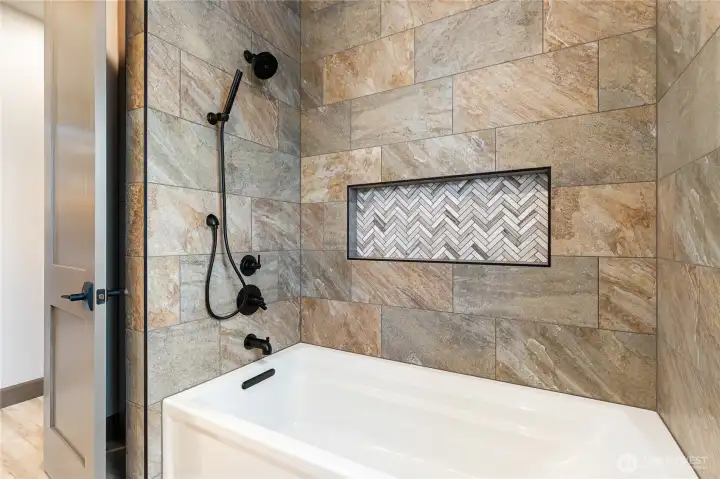 Oversized tub, 2nd bathroom