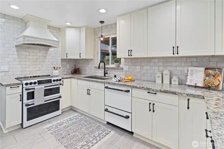 Double oven, double dishwasher!