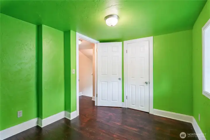 Upstairs smaller bedroom