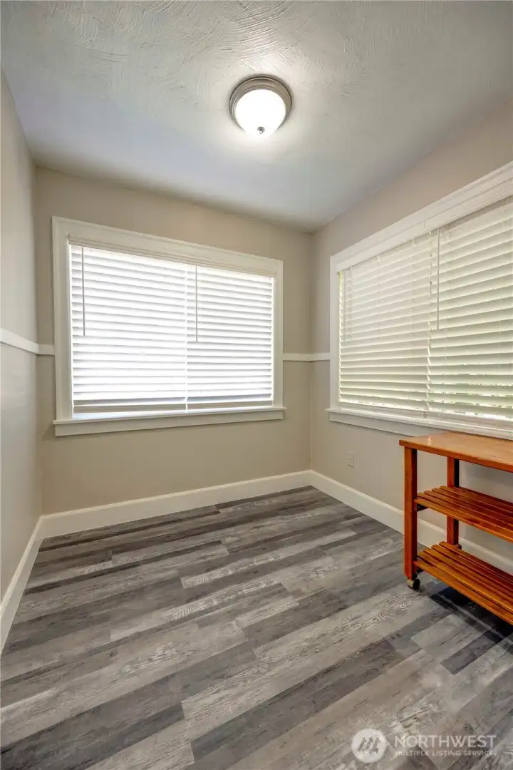 Eating nook off kitchen