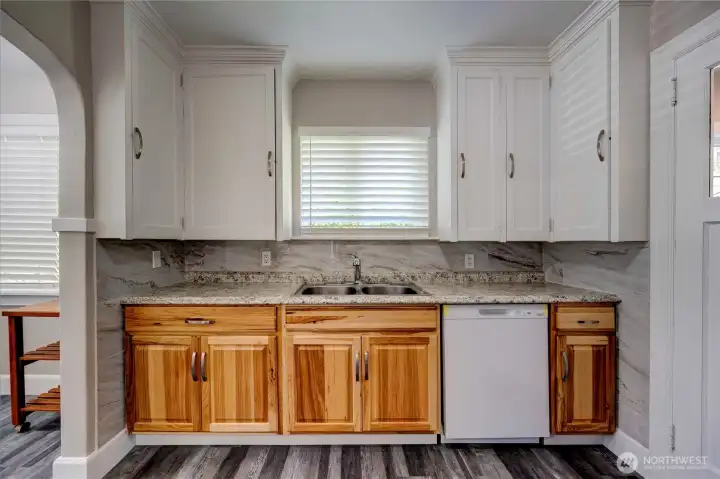 New cabinets, counters, backsplash
