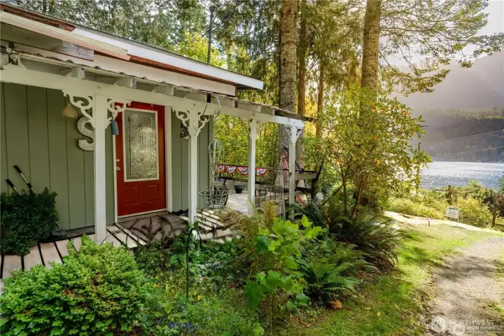 Welcome to 17 Thompson Point Road