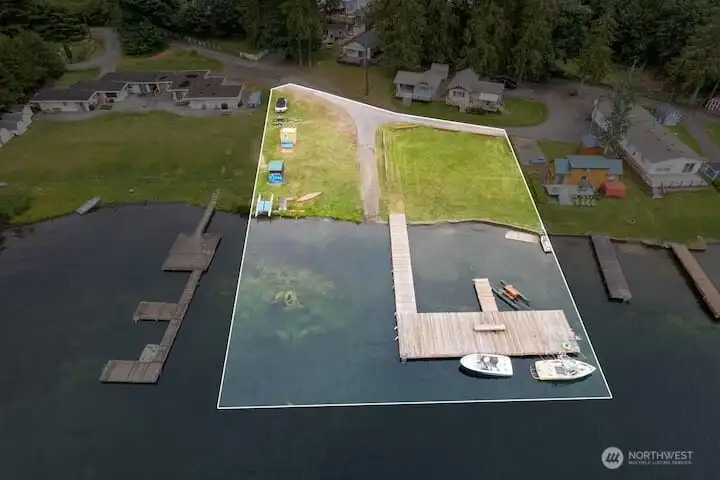 Community dock and lawn. Easy 3-minute walk from house