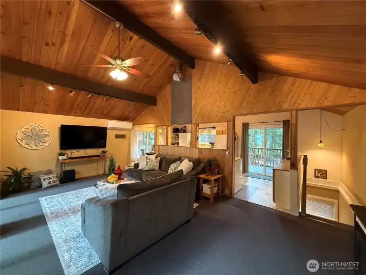 Well-appointed layout perfect for entertaining!