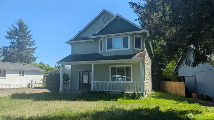 Welcome to this nice three-bedroom home with 3 bathrooms. The porch is spacious