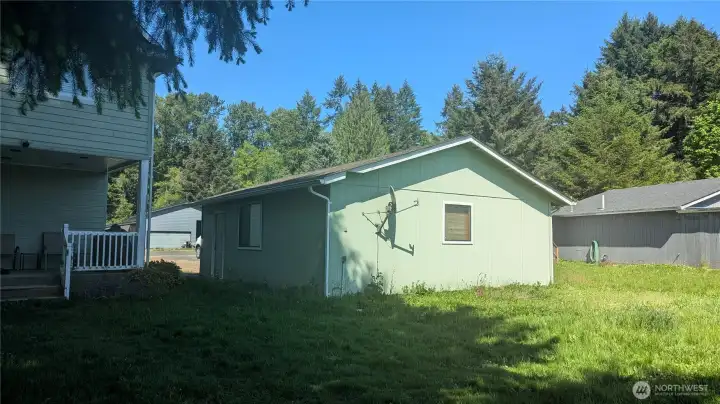 Spacious garage