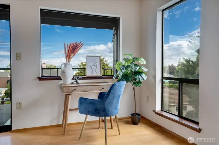A sunny corner ideal for reading, working, or simply enjoying the view. A sunny corner ideal for reading, working, or simply enjoying the view.