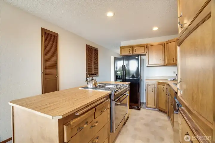 Built-in wall cabinets adds convenient storage for spices, pantry items, and everyday essentials. Built-in wall cabinets adds convenient storage for spices, pantry items, and everyday essentials.
