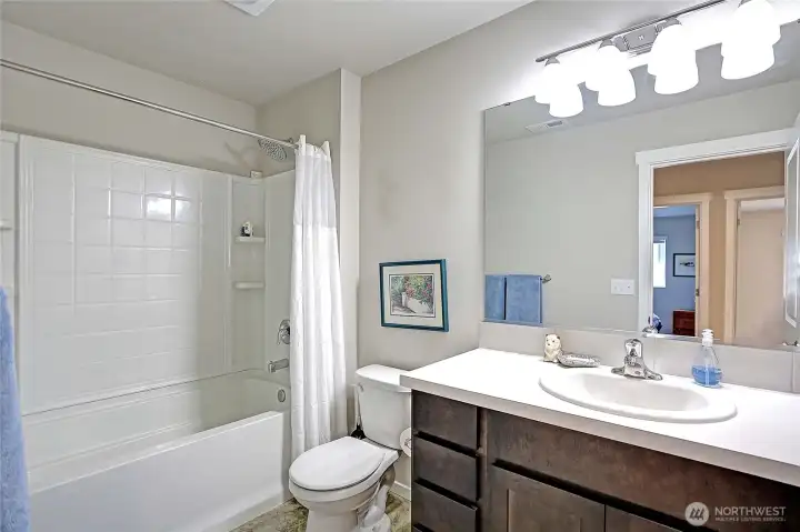 Main bathroom - level 2