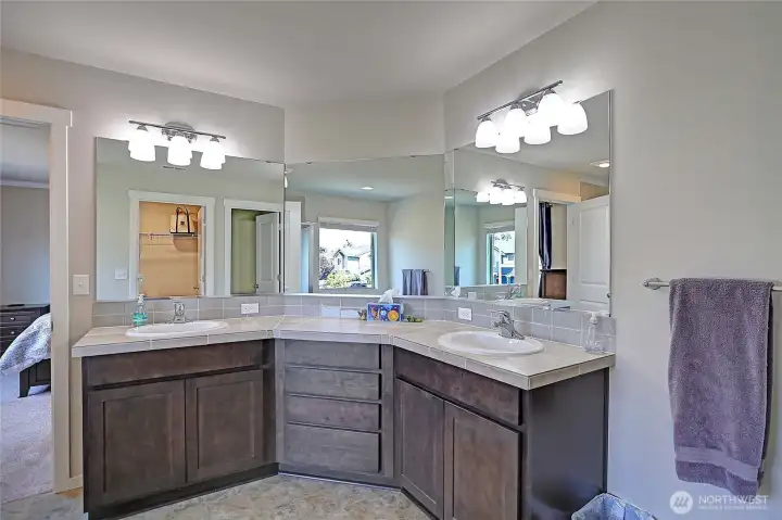 Double sink vanity