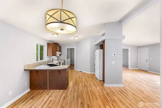 Kitchen & Entry