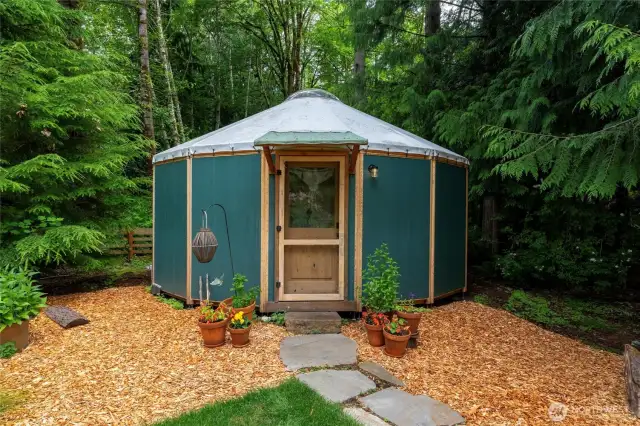 6 panel hard sided & insulated yurt cabin with full power & mini split.