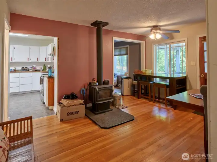 Entry/Living Room
