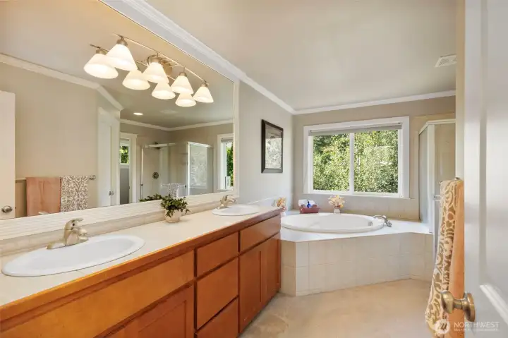Primary en-suite