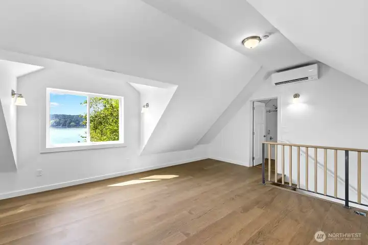 Upper Ensuite & Bedroom.