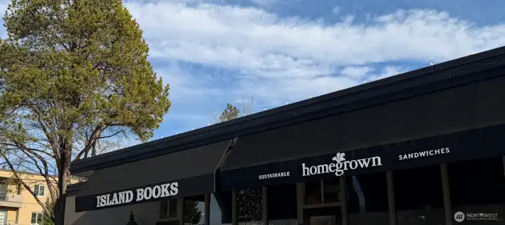 Bookstore and dining just a few minutes down the street