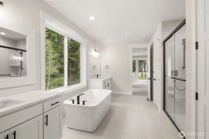 Primary bath with views into forest