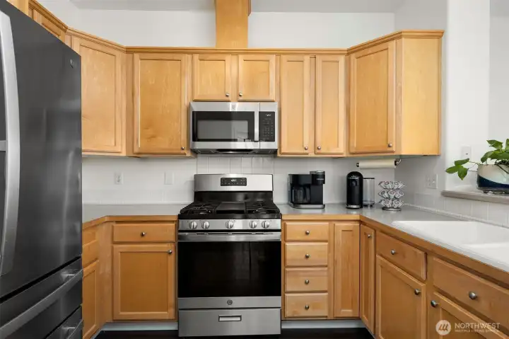 Open-plan kitchen with gas cooking.