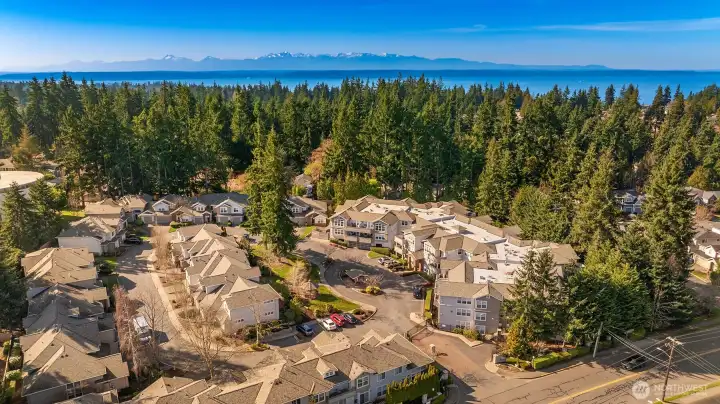 5 corners location just 2 miles to Downtown Edmonds