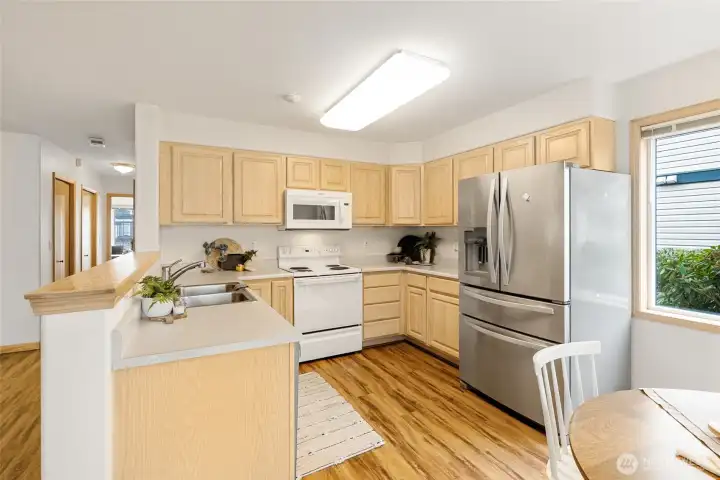 Large u shaped kitchen.