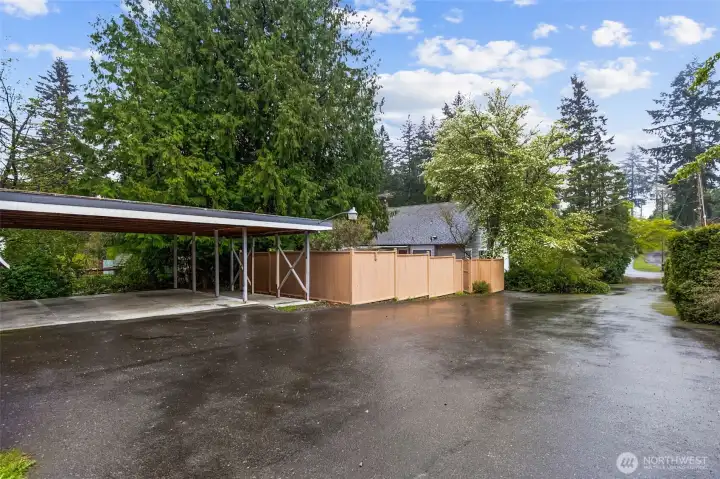 EZ access from the road to this flat and private lot.