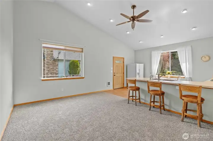 DADU - Light and airy with vaulted ceilings