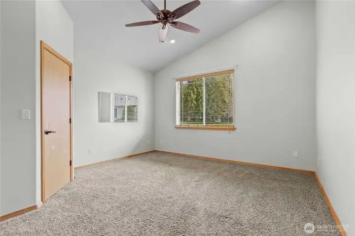 DADU - 1 bedroom with vaulted ceilings