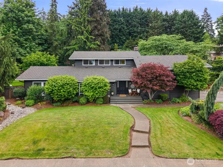 Stunning curb appeal with mature landscaping. Stunning curb appeal with mature landscaping.
