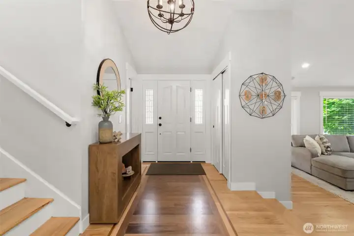 Bright entryway with soaring ceilings and stunning inlay hardwood floors. Bright entryway with soaring ceilings and stunning inlay hardwood floors.
